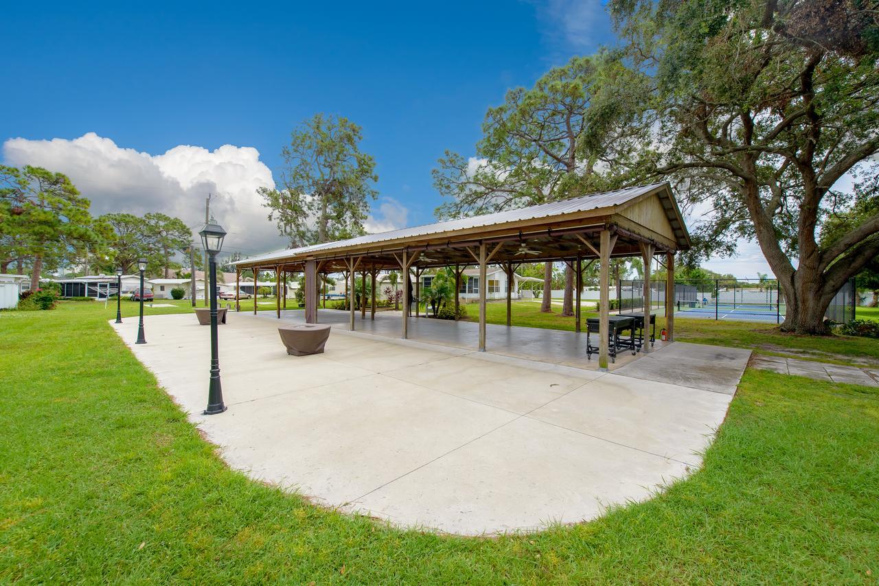 Arbor Terrace Hotel Sarasota Bagian luar foto