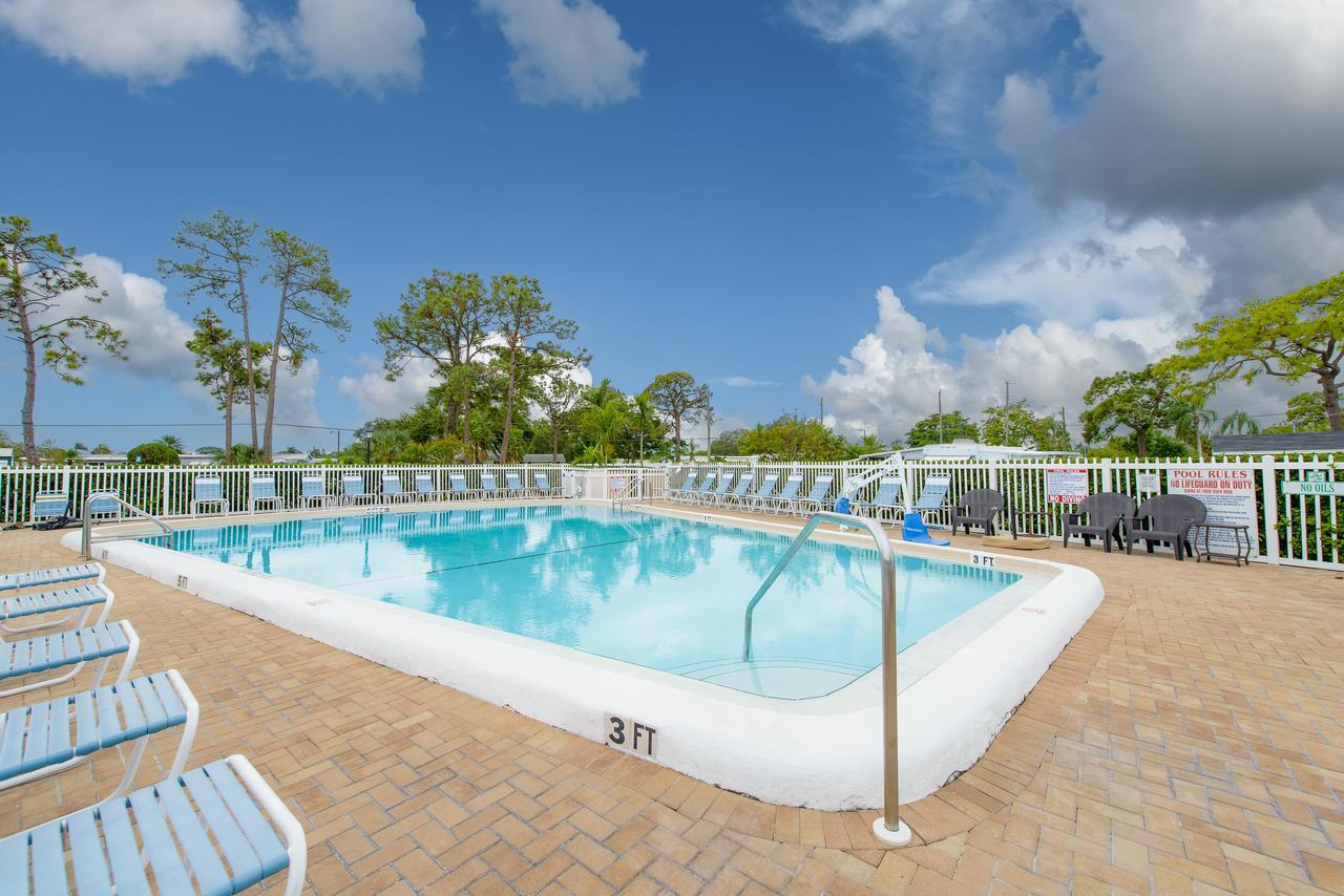 Arbor Terrace Hotel Sarasota Bagian luar foto